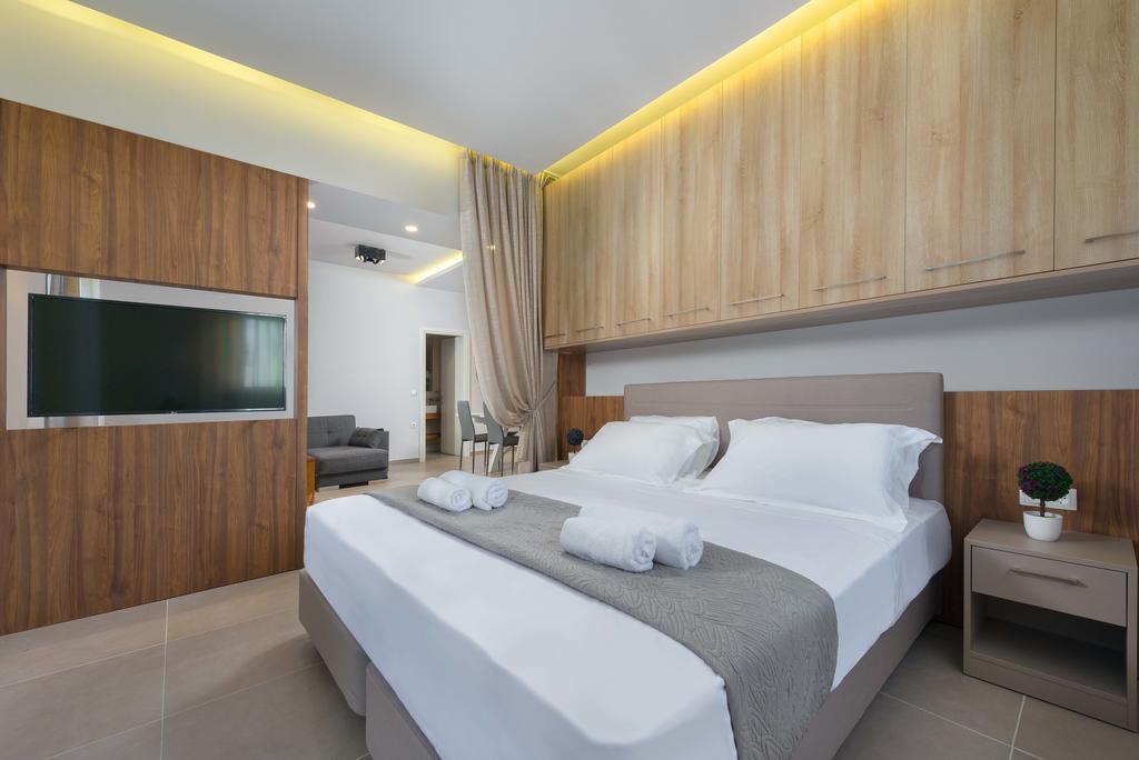 Luxury Lardos